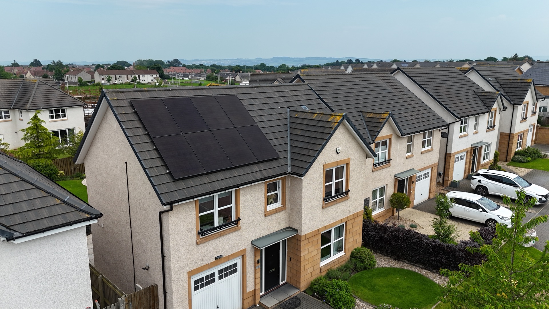 Scottish detached home in the Lothians with a Gensource solar install on the south-facing roof